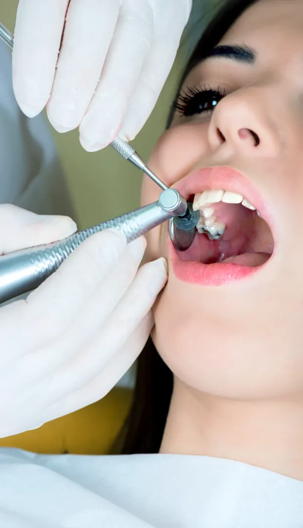 Mujer en una clínica dental